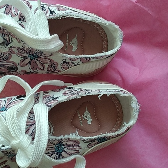 Rocket Dog Shoes Nwot Womens Rocket Dog Floral Shoes Size 75 Poshmark
